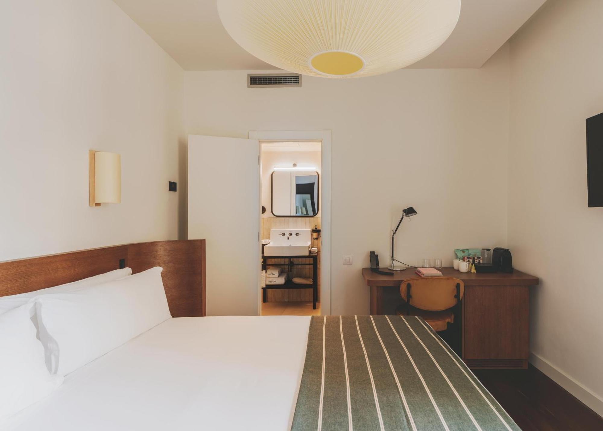 Hotel Regina Барселона Екстериор снимка