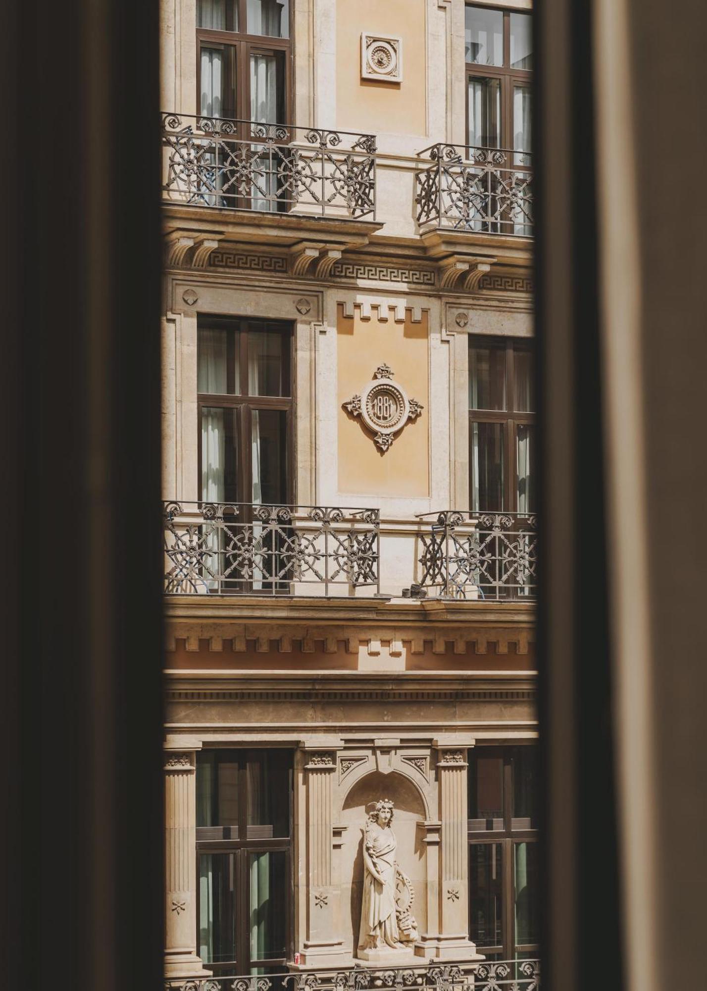 Hotel Regina Барселона Екстериор снимка