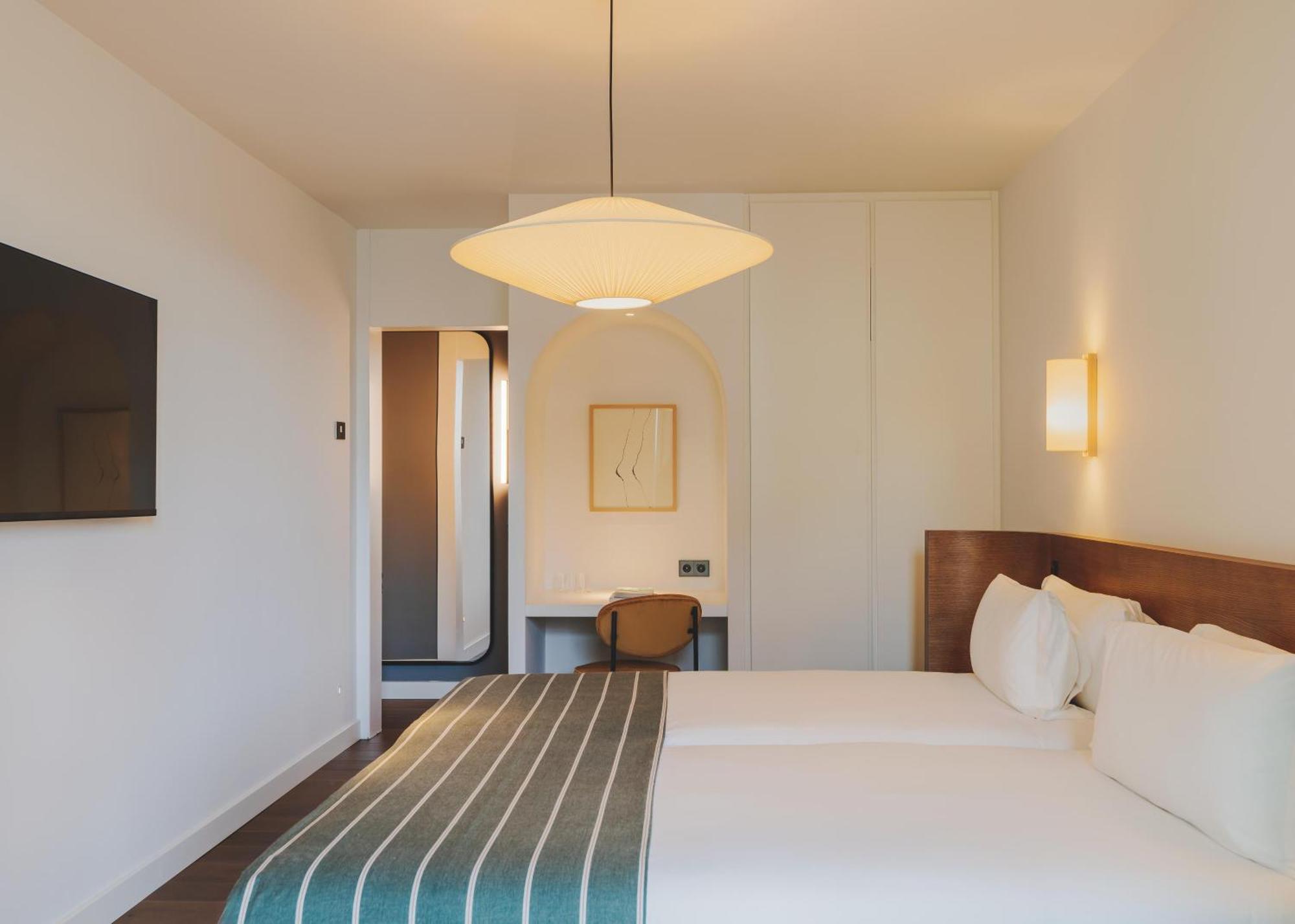 Hotel Regina Барселона Екстериор снимка