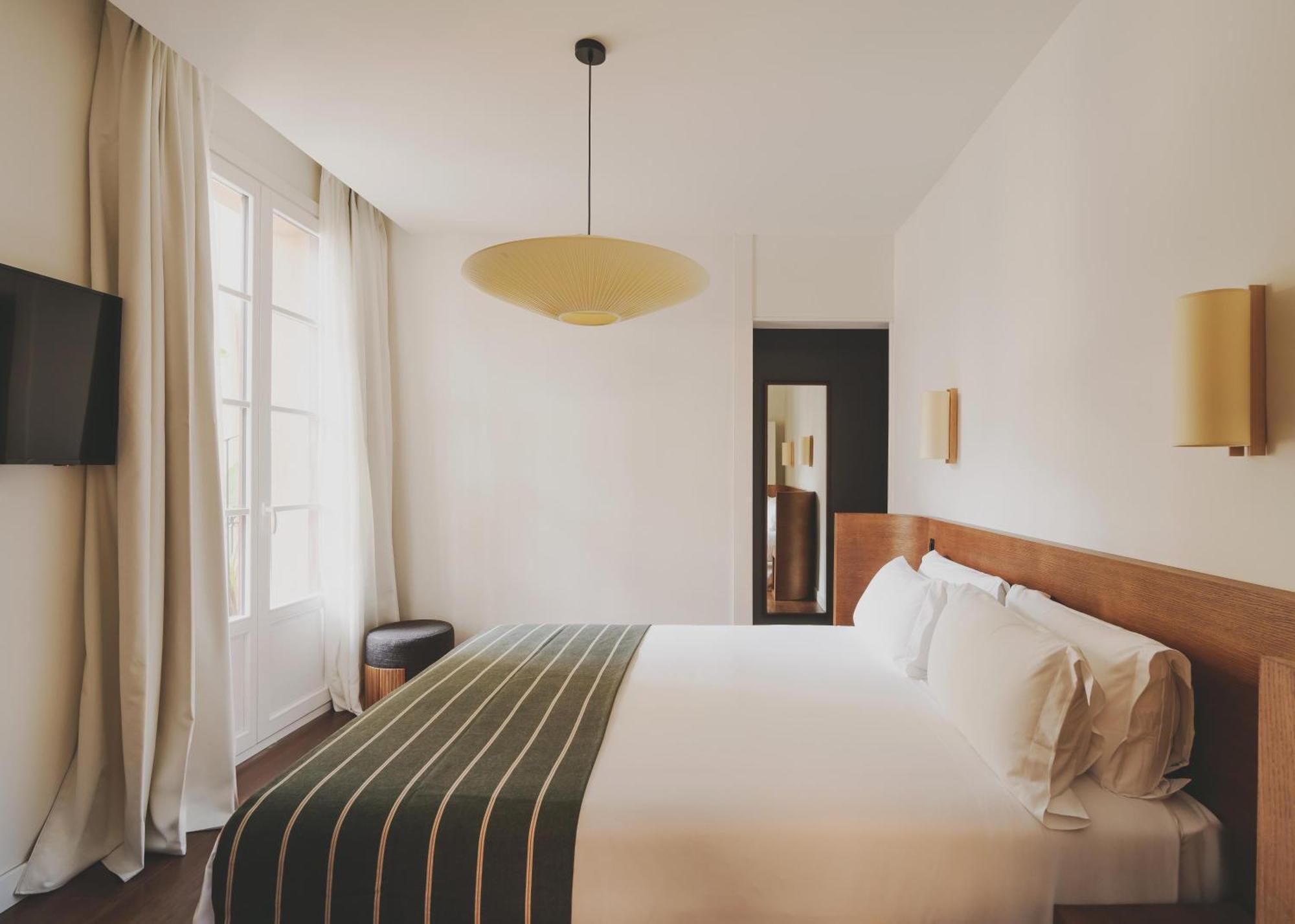 Hotel Regina Барселона Екстериор снимка