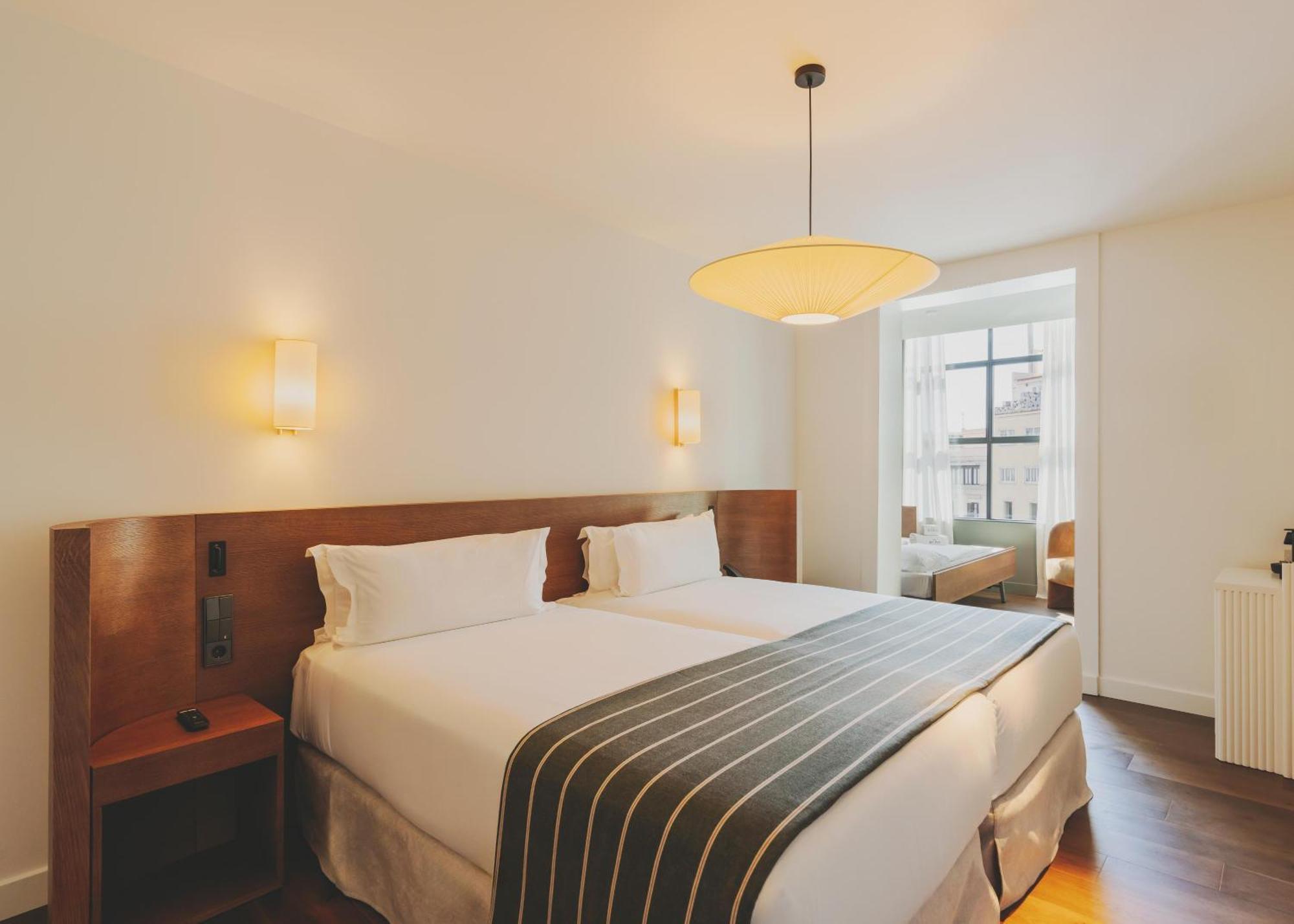 Hotel Regina Барселона Екстериор снимка