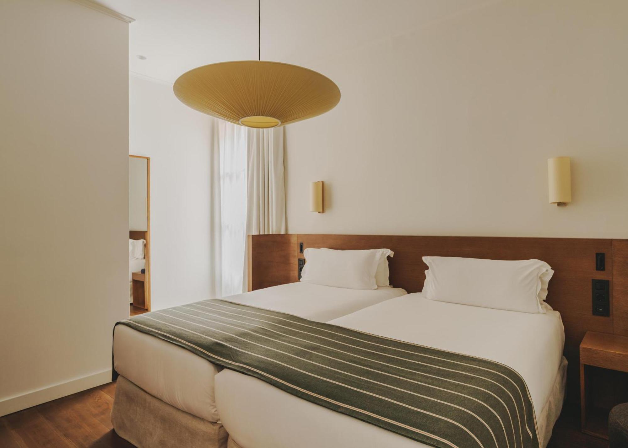 Hotel Regina Барселона Екстериор снимка