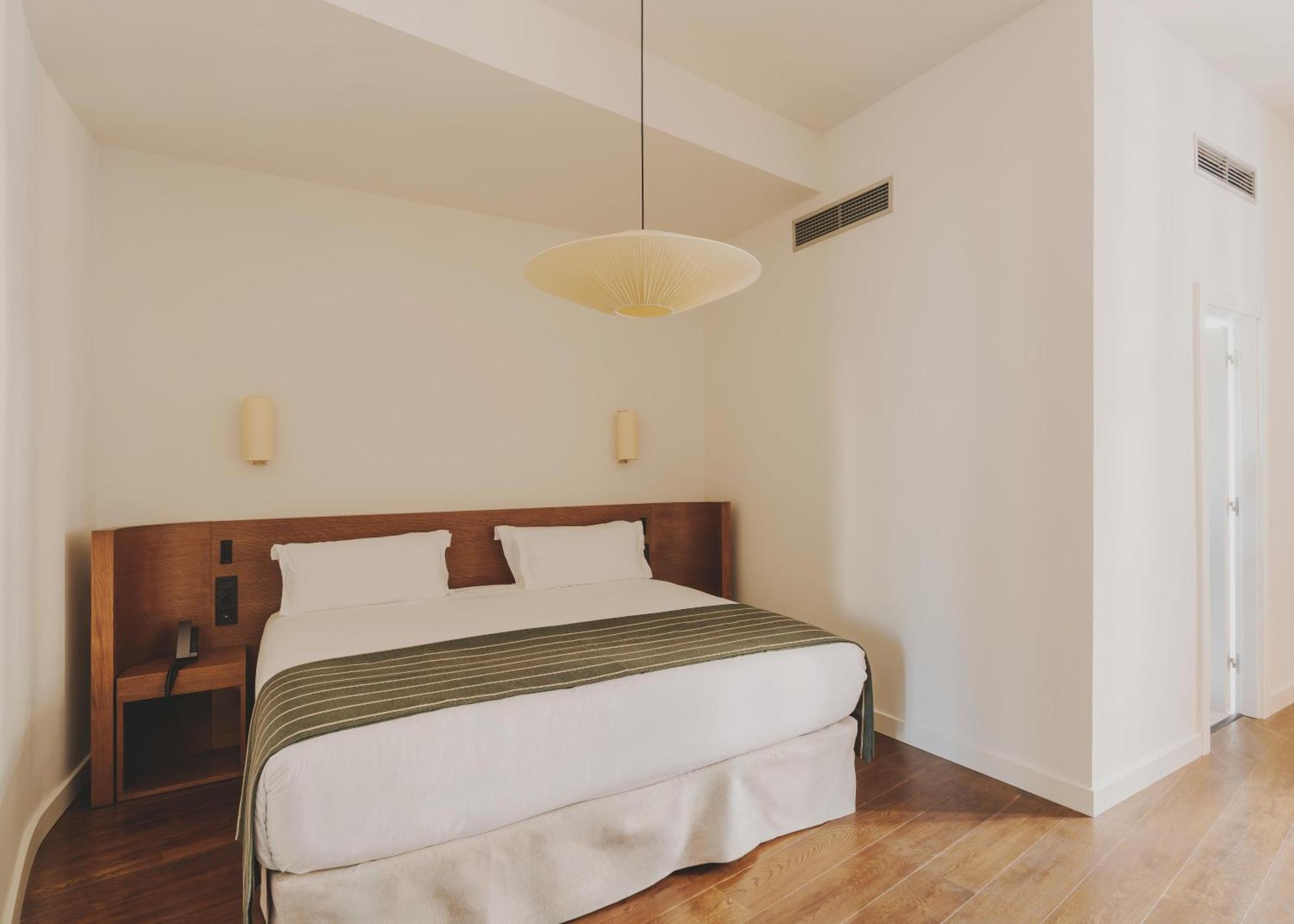 Hotel Regina Барселона Екстериор снимка