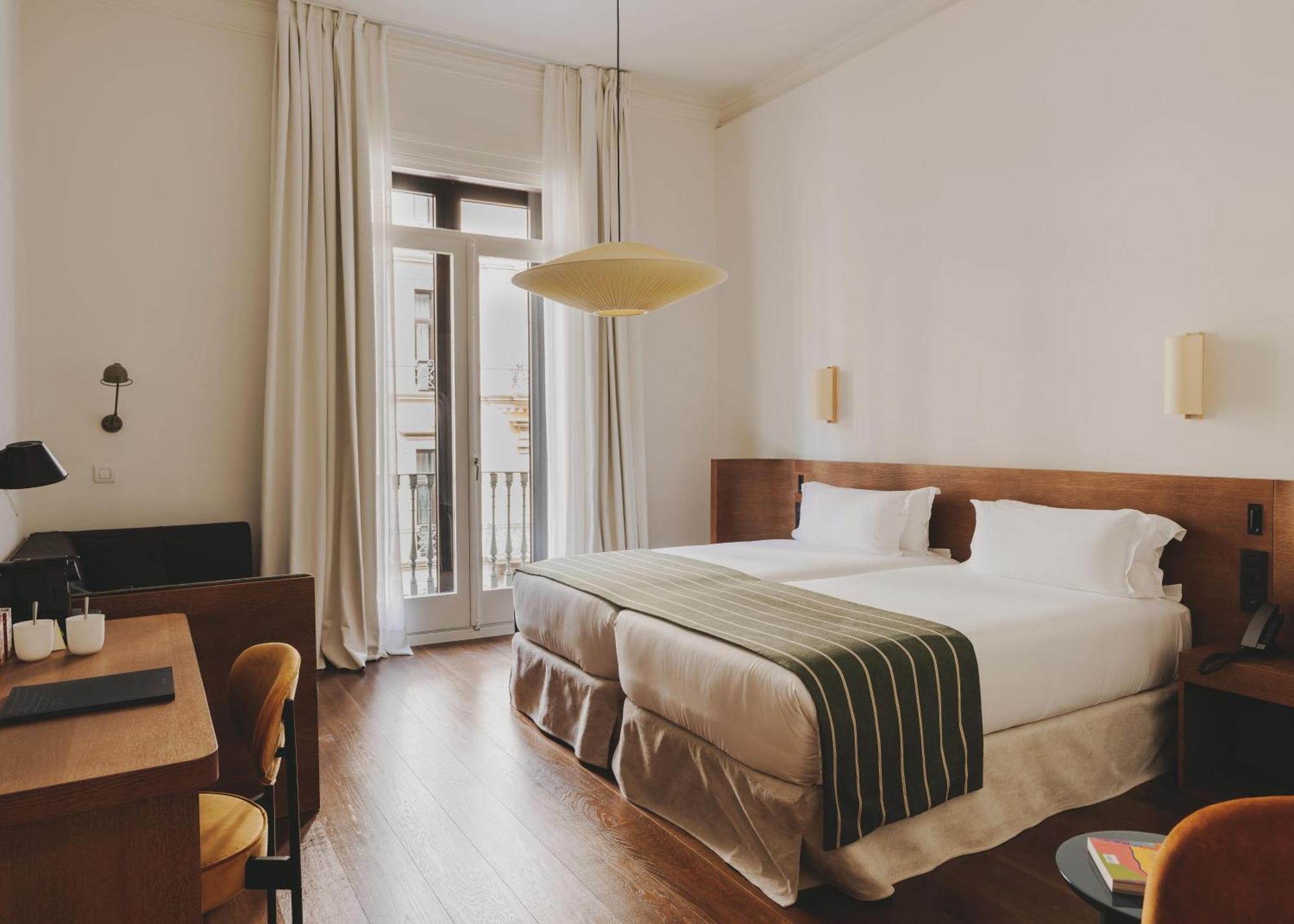 Hotel Regina Барселона Екстериор снимка