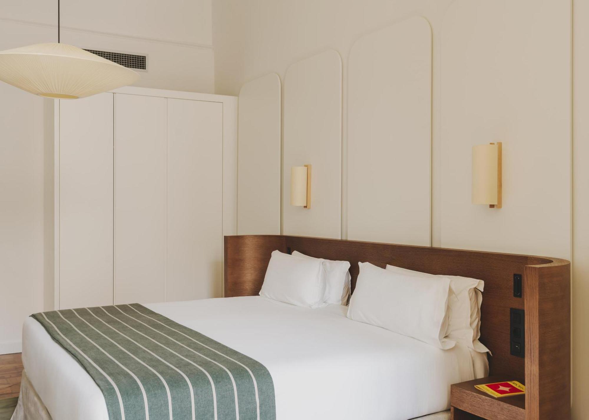 Hotel Regina Барселона Екстериор снимка