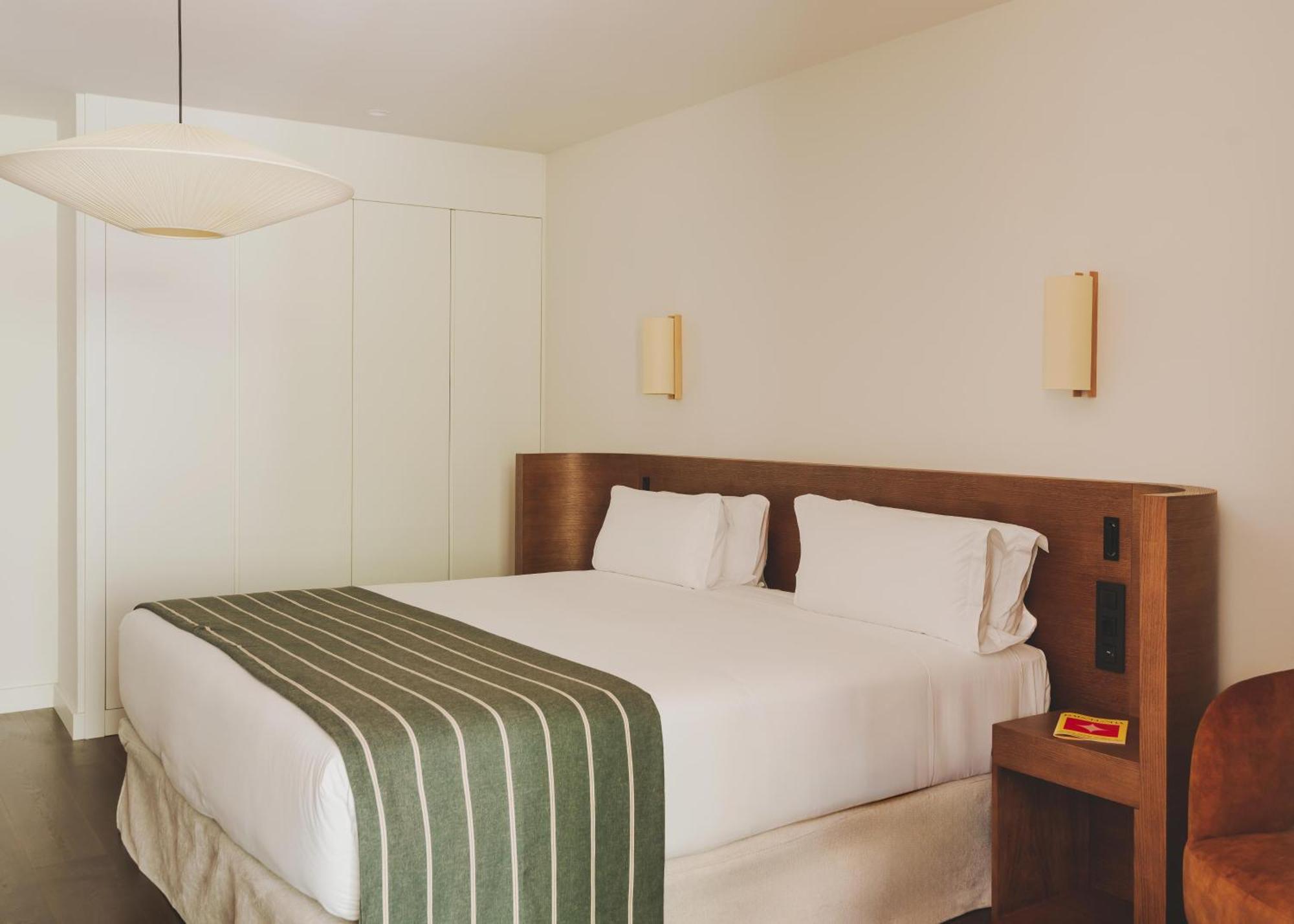 Hotel Regina Барселона Екстериор снимка