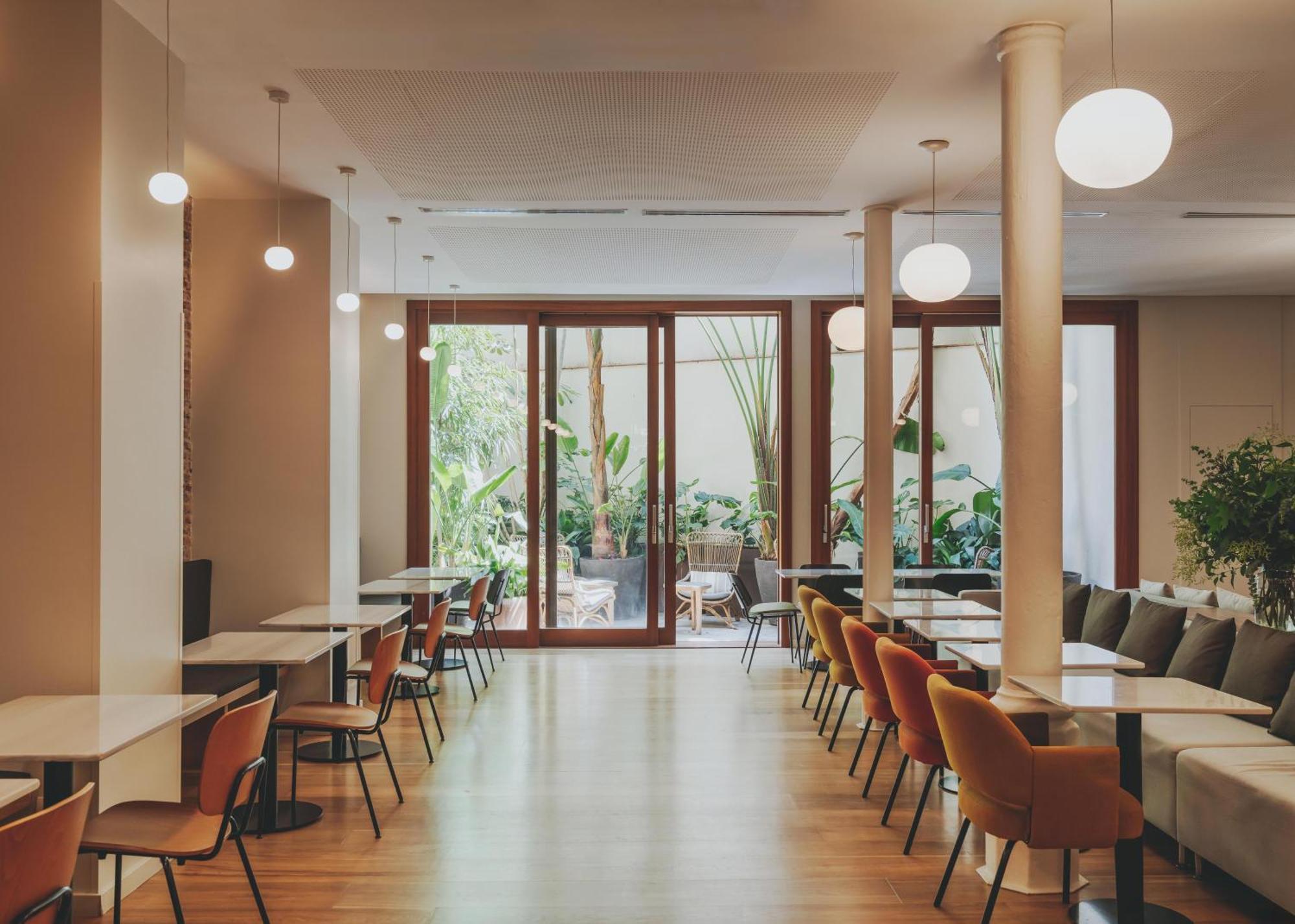 Hotel Regina Барселона Екстериор снимка