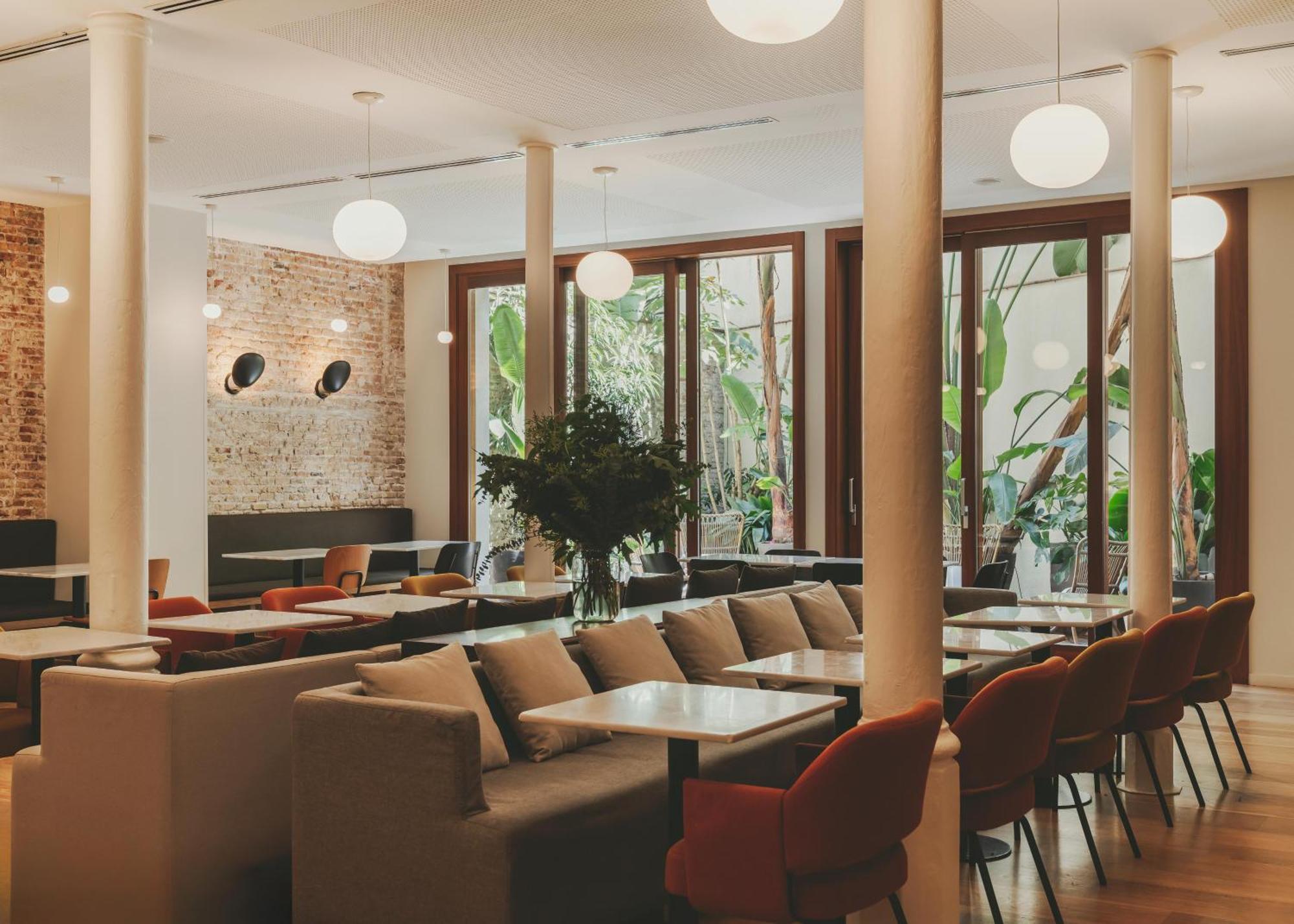 Hotel Regina Барселона Екстериор снимка