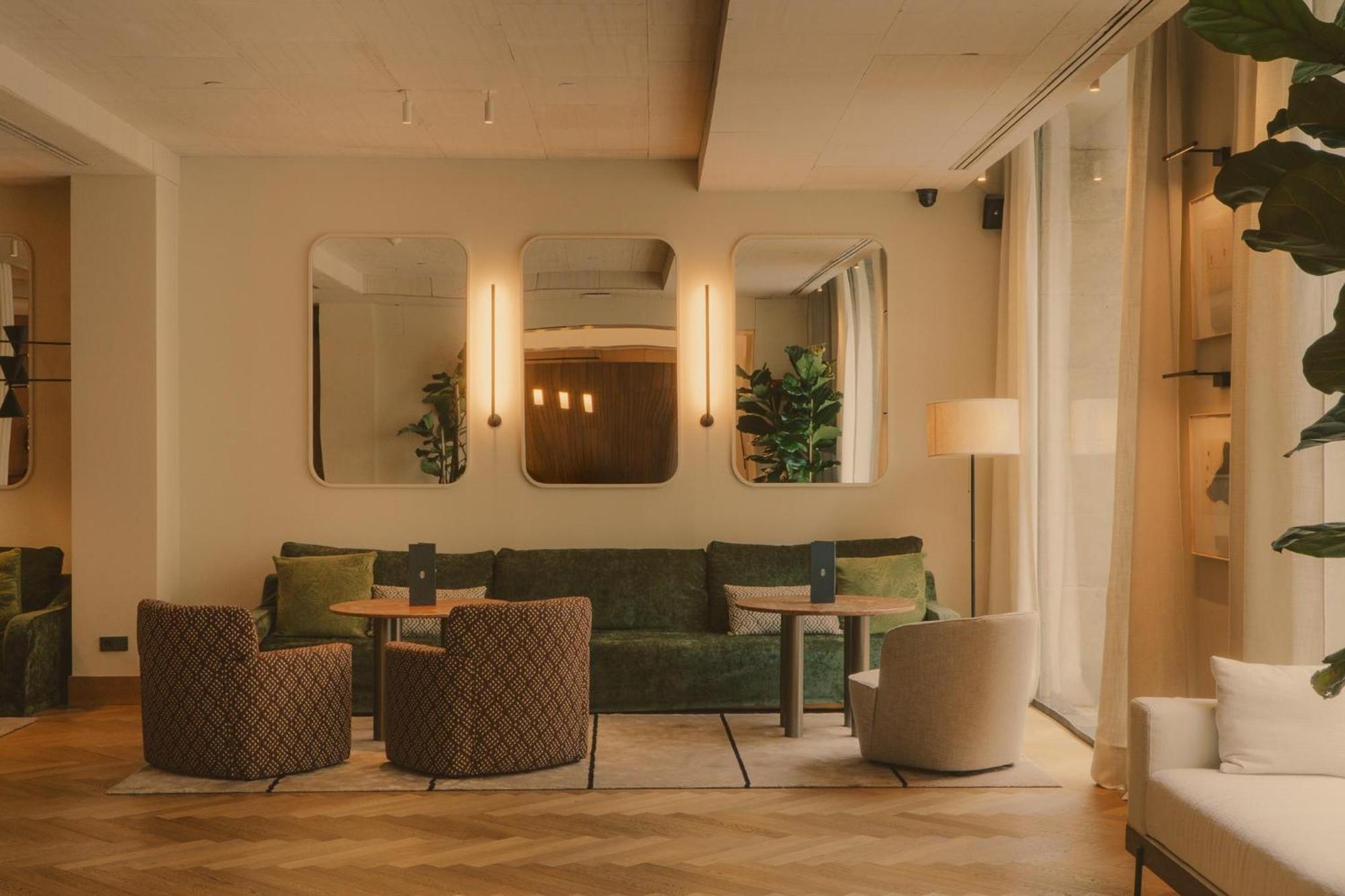 Hotel Regina Барселона Екстериор снимка