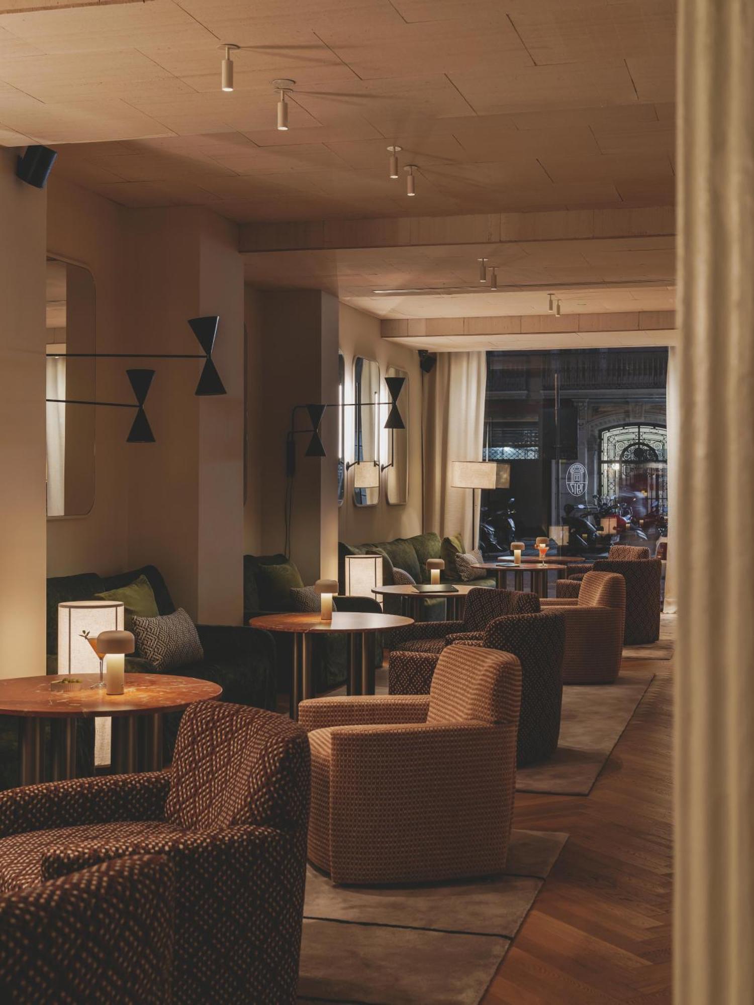 Hotel Regina Барселона Екстериор снимка